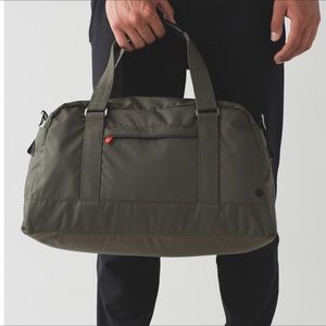 Lululemon “mens” in your element duffel 💍 RARE